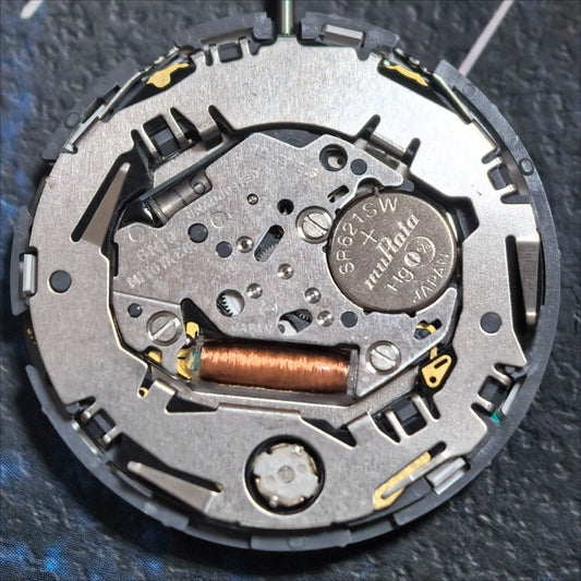 Miyota 6N00 quartz watch movement with 3 hands and double calendar for precise timekeeping.