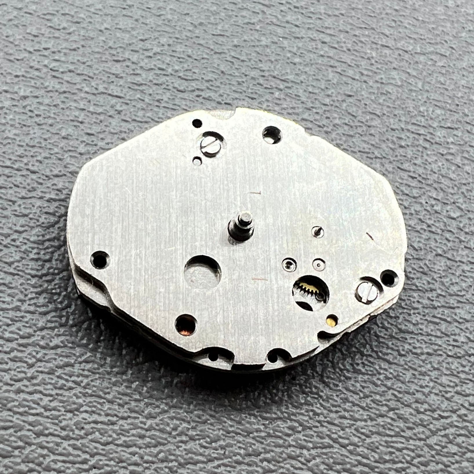 Japan Morioka Tokei V252A quartz watch movement with 2 hands and small second, precise timekeeping.