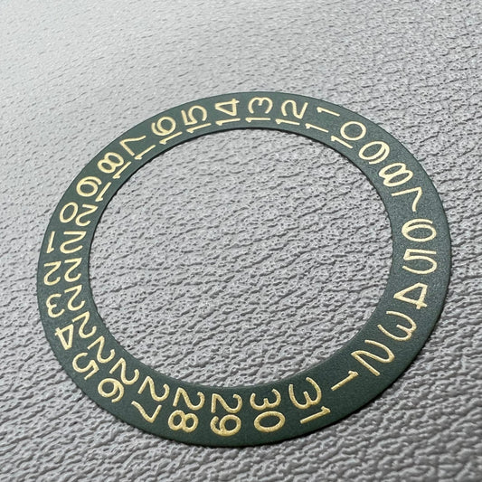 Dunkelgrüner Hintergrund Jägerdatum Anzeige Flachsgelbe Schrift Miyota NH35 NH36