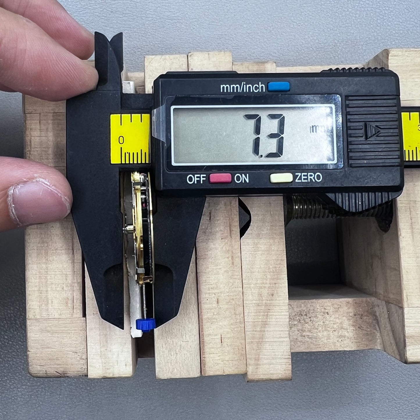 Swiss Ronda 5040F 5040.F Quartz Watch Movement