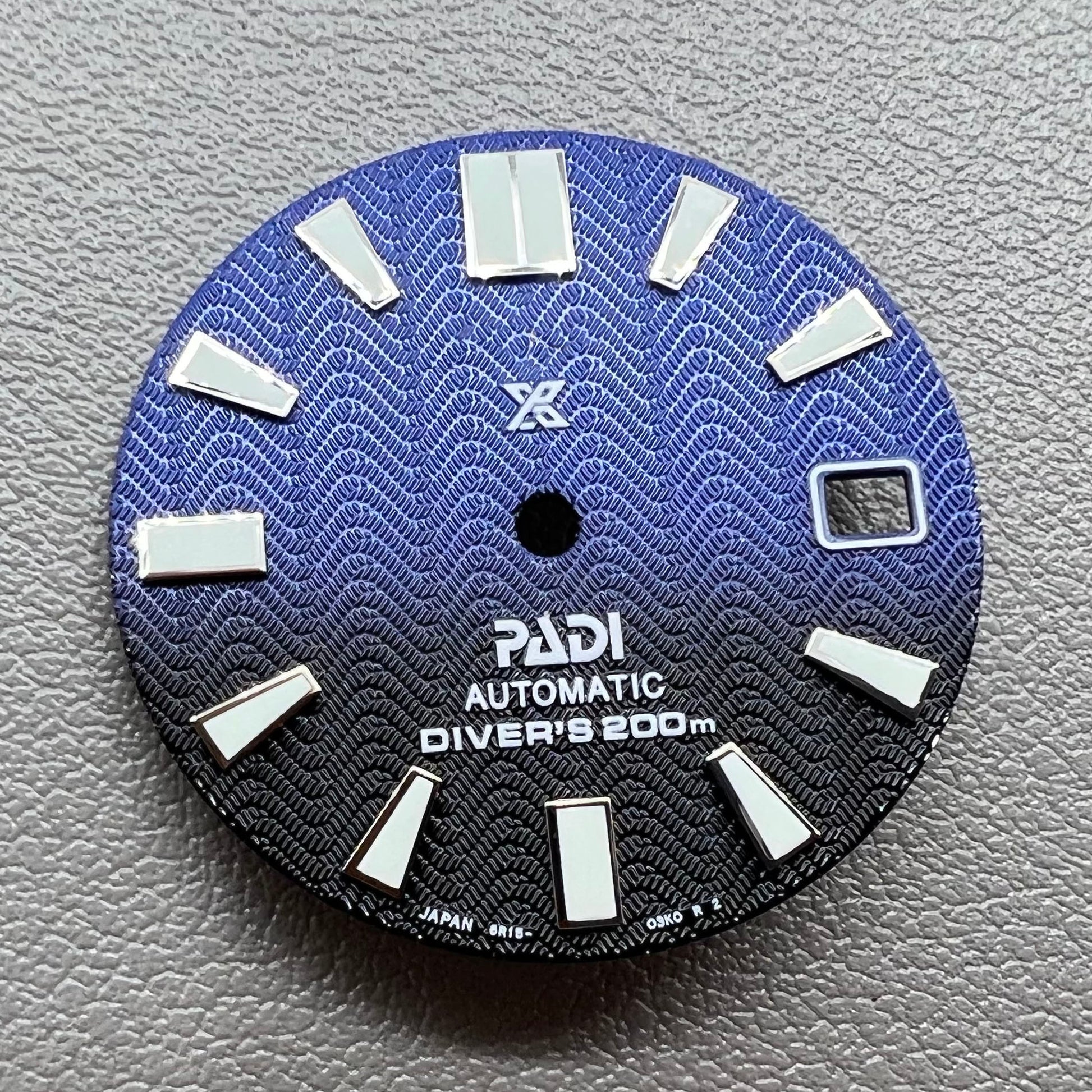 Gradual black and blue 28.5mm green luminous diving watch dial for NH35 NH36 movement