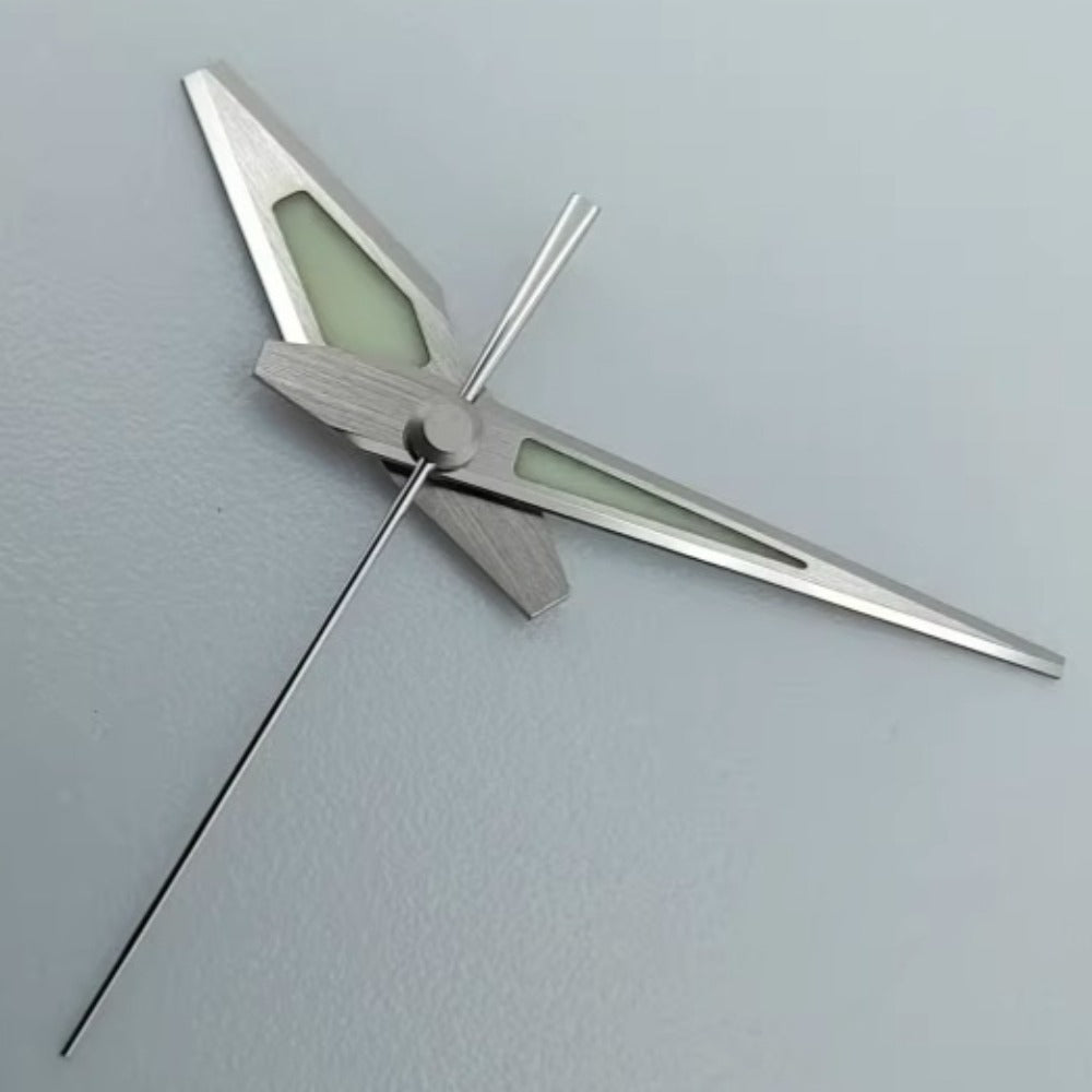 Classic silver watch hands with green lume, compatible with NH35/4R36/6R15/7S26 movements, for precise timekeeping.