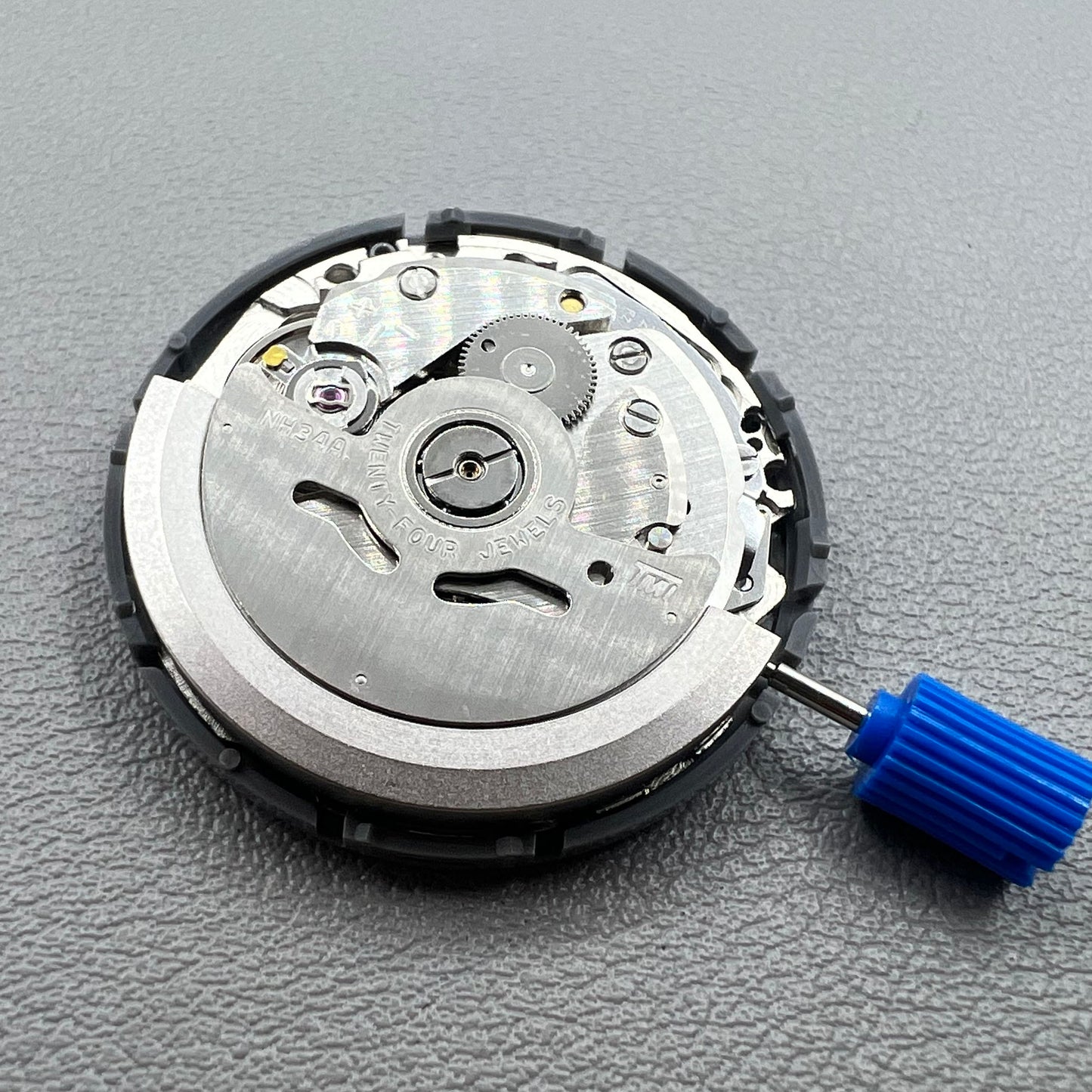 Mouvement mécanique automatique GMT Seiko NH34 avec arrêt des secondes et date arabe à 3 heures