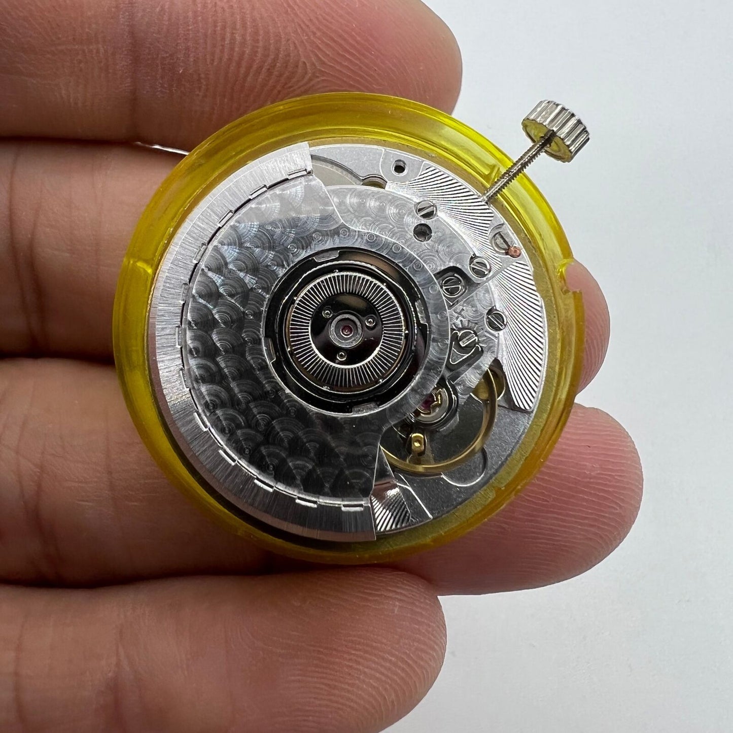 Seagull ETA 2892A2 automatic watch movement featuring a mechanical calendar window for precise timekeeping.