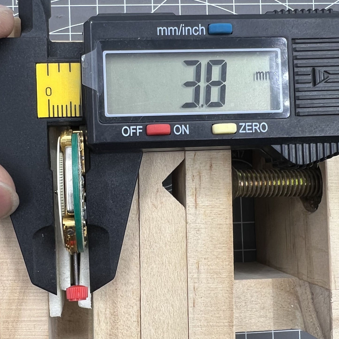 ESA 9183 Swiss quartz watch movement with double calendar and three-hand display for precise timekeeping.