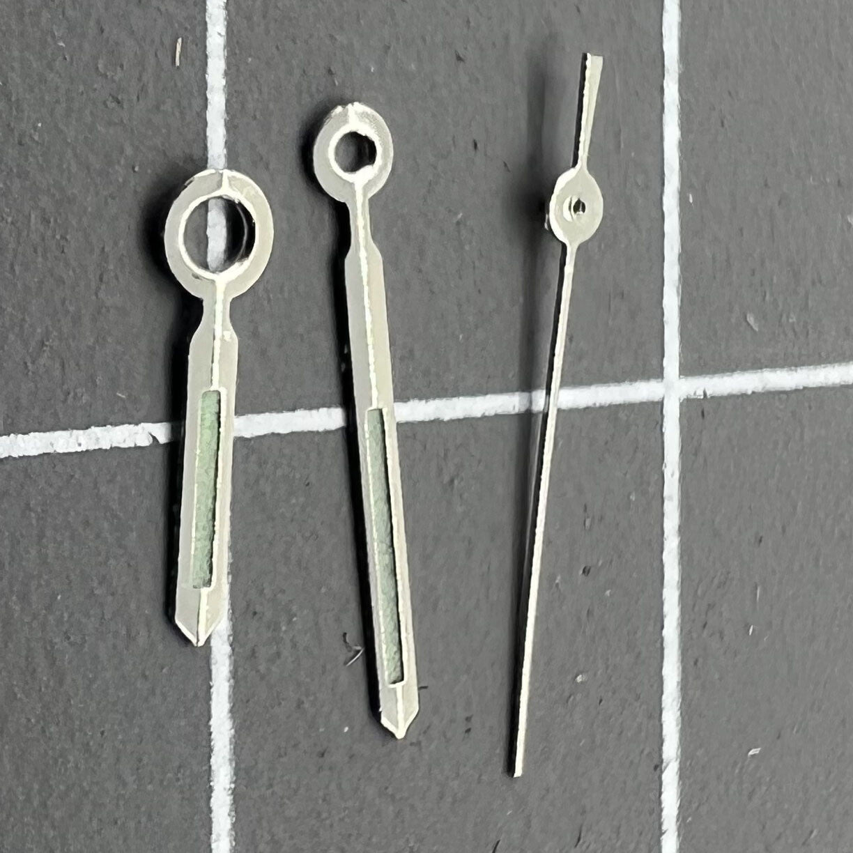 Luminous watch hands set for Miyota 2115 with 14/11/8mm lengths, enhancing style and night visibility.