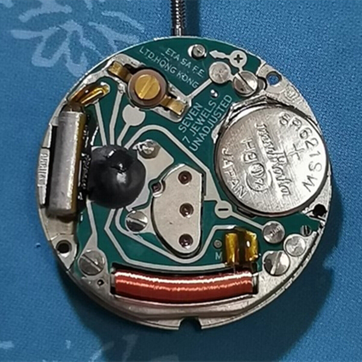 Swiss Made ETA956.114 quartz watch movement with 2 hands and date at 6 by ETA