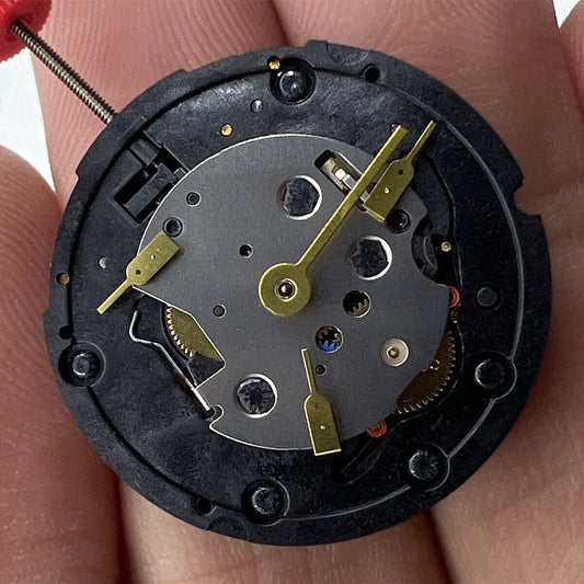 ETA G15.562 quartz watch movement with 3 hands, Swiss made for precise timekeeping.