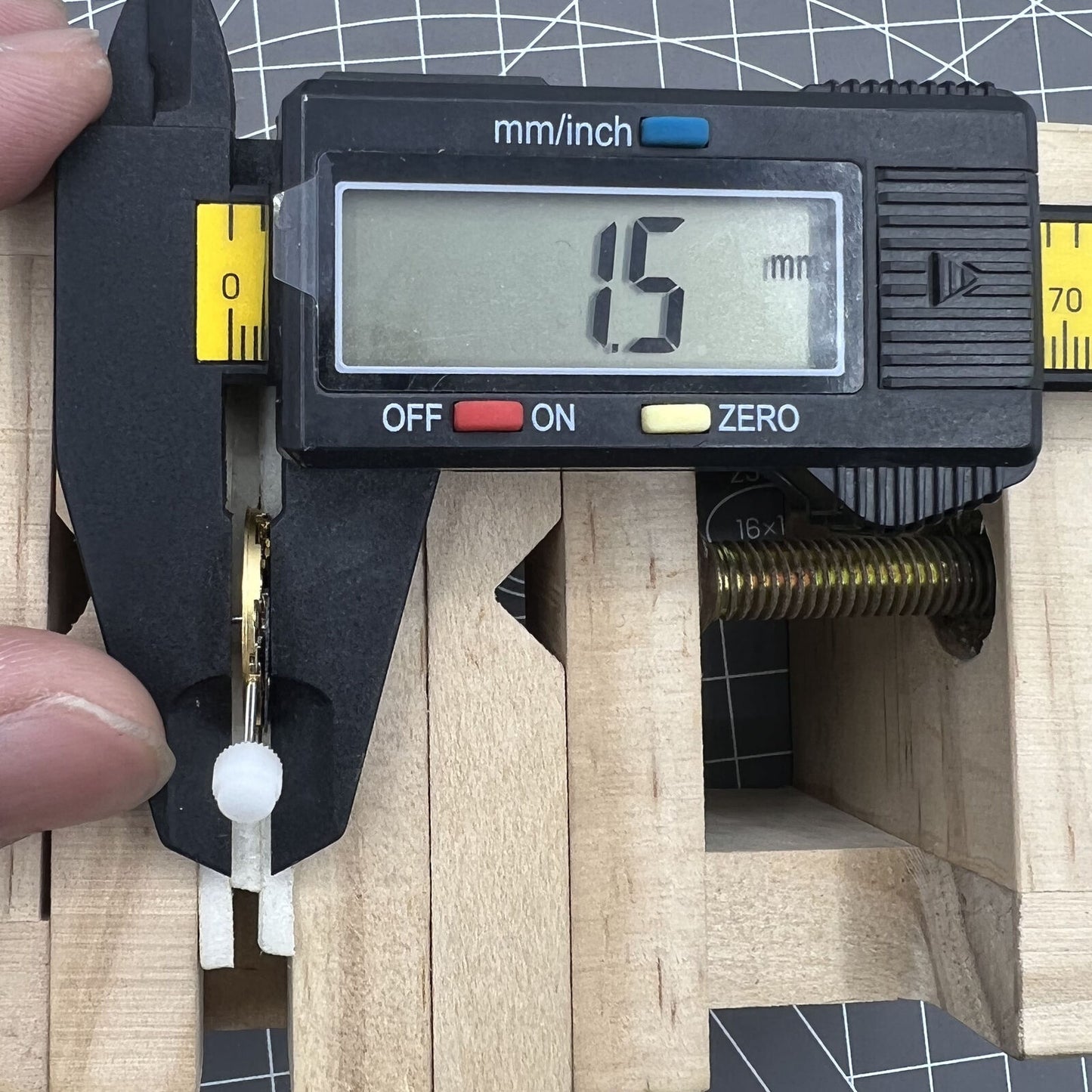 ETA 256.111 V8 quartz watch movement by ETA, reliable replacement for precise watch repair timing.