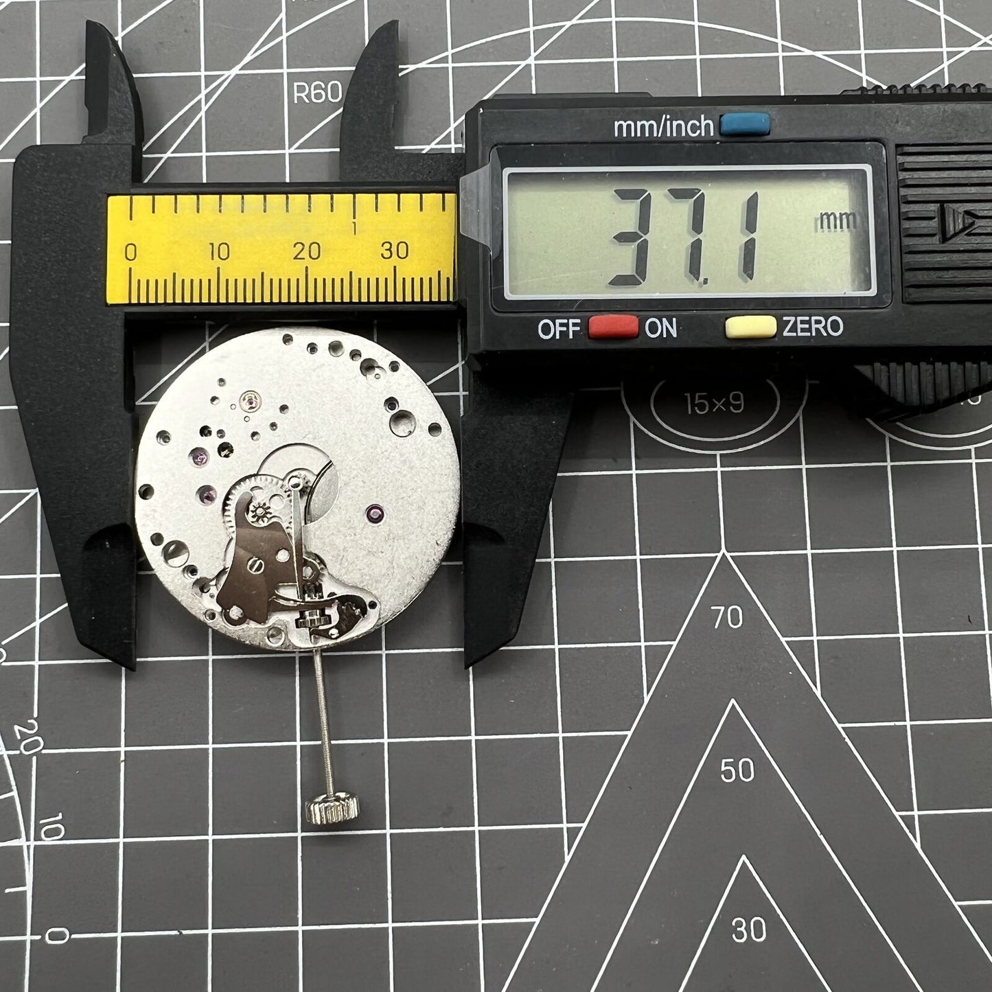 Asian Seagull ST3621 mechanical watch movement with ETA 6498, second hand at 6, replacement part for watches.