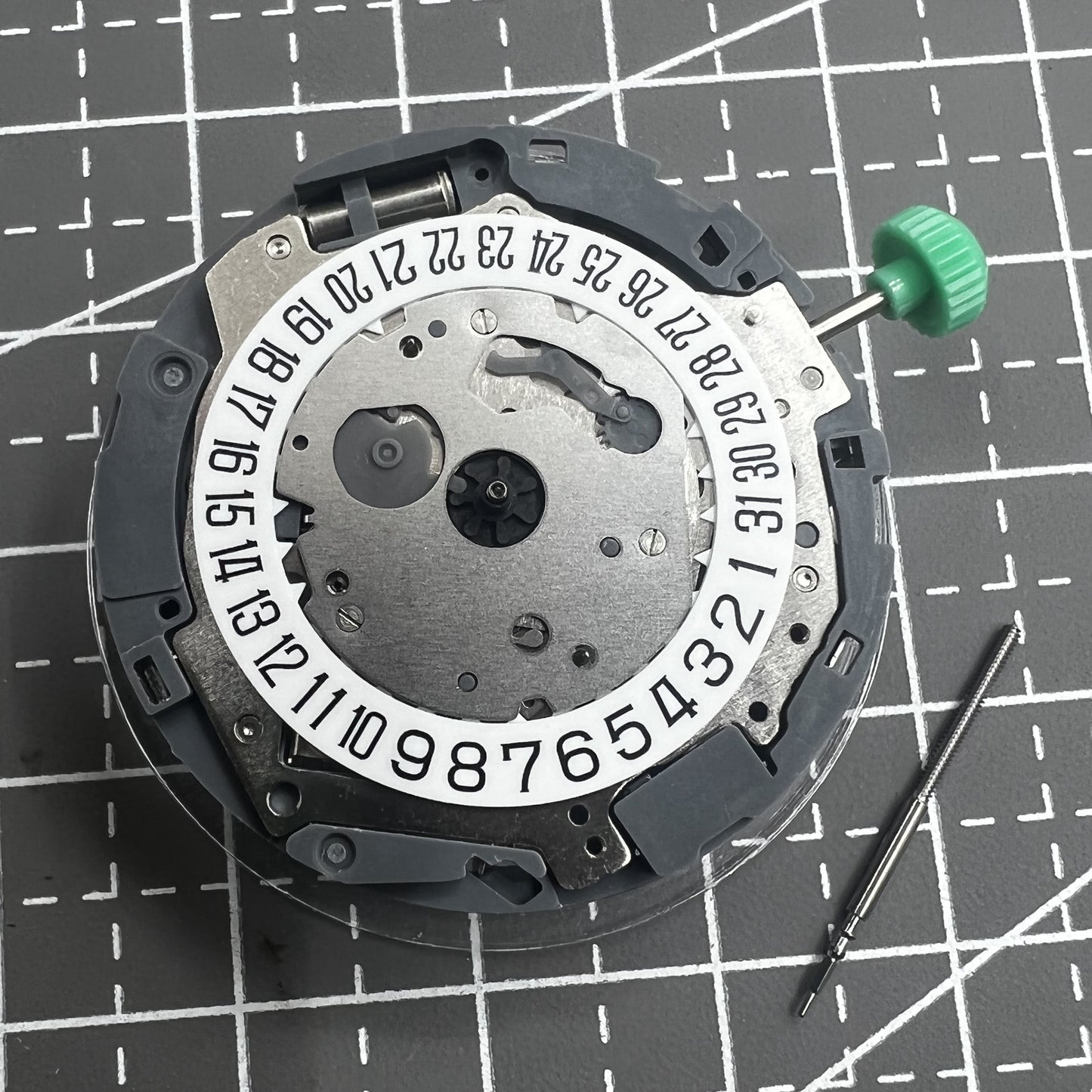 Miyota OS11 Quartzwerk Uhr mit Kalenderanzeige bei 6 Uhr, pr�zise Zeitmessung von Miyota.