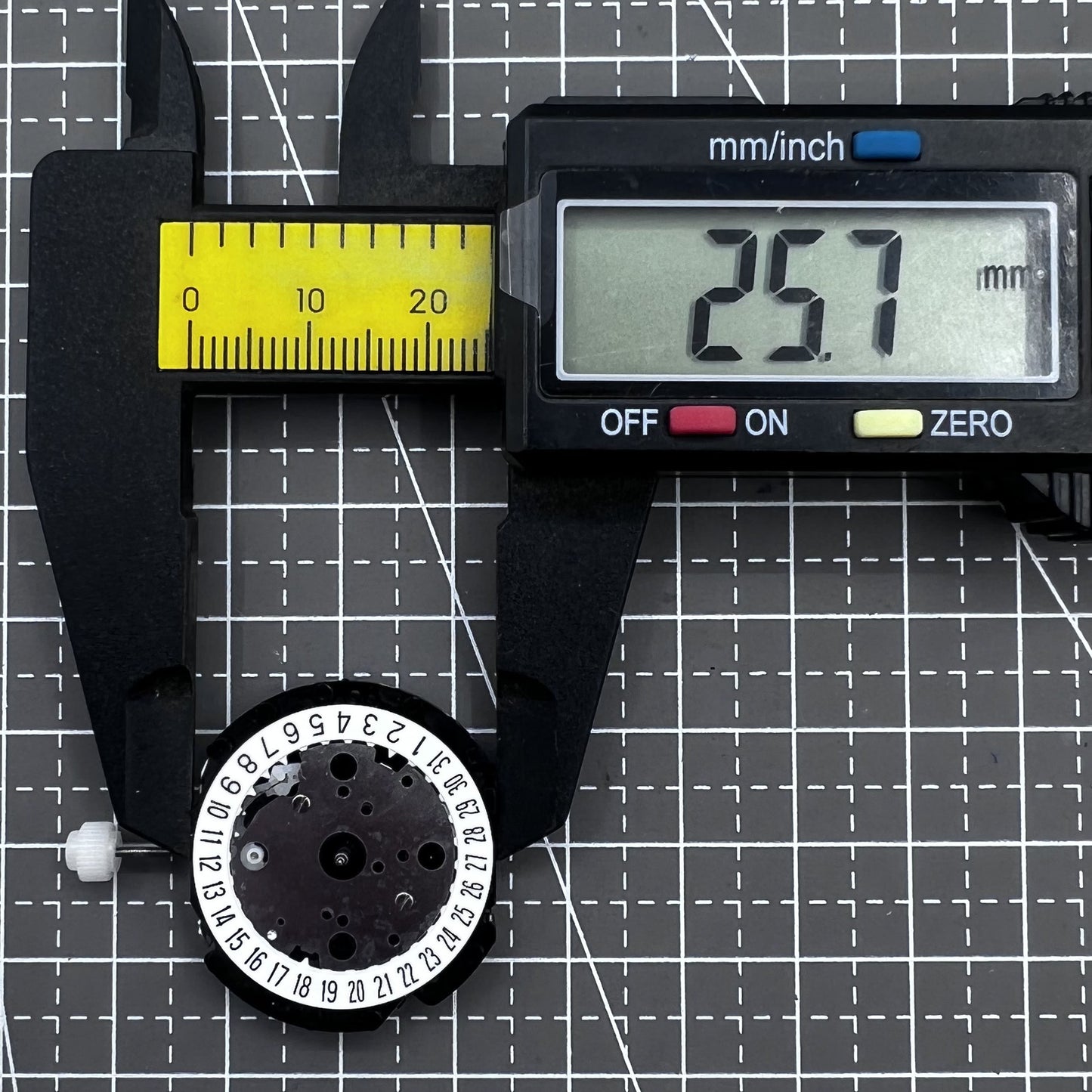 Japan Hattori Epson VD31 Uhr Quarzwerk Datum bei 6 Uhr bei Modell VD31A