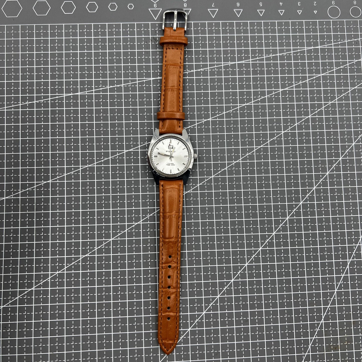 PUBU 32mm manual mechanical watch, grey dial with 17 jewels, elegant nail indices, Chinese craftsmanship.