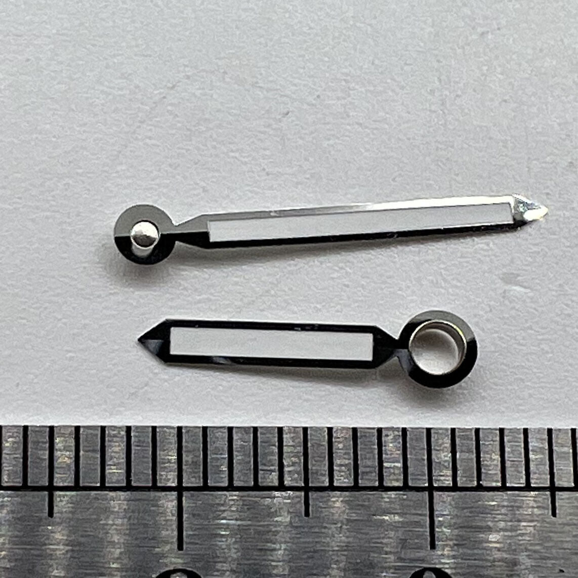 Silver-trimmed green luminous watch hands for ST3600 movement, perfect for vintage watch restoration.