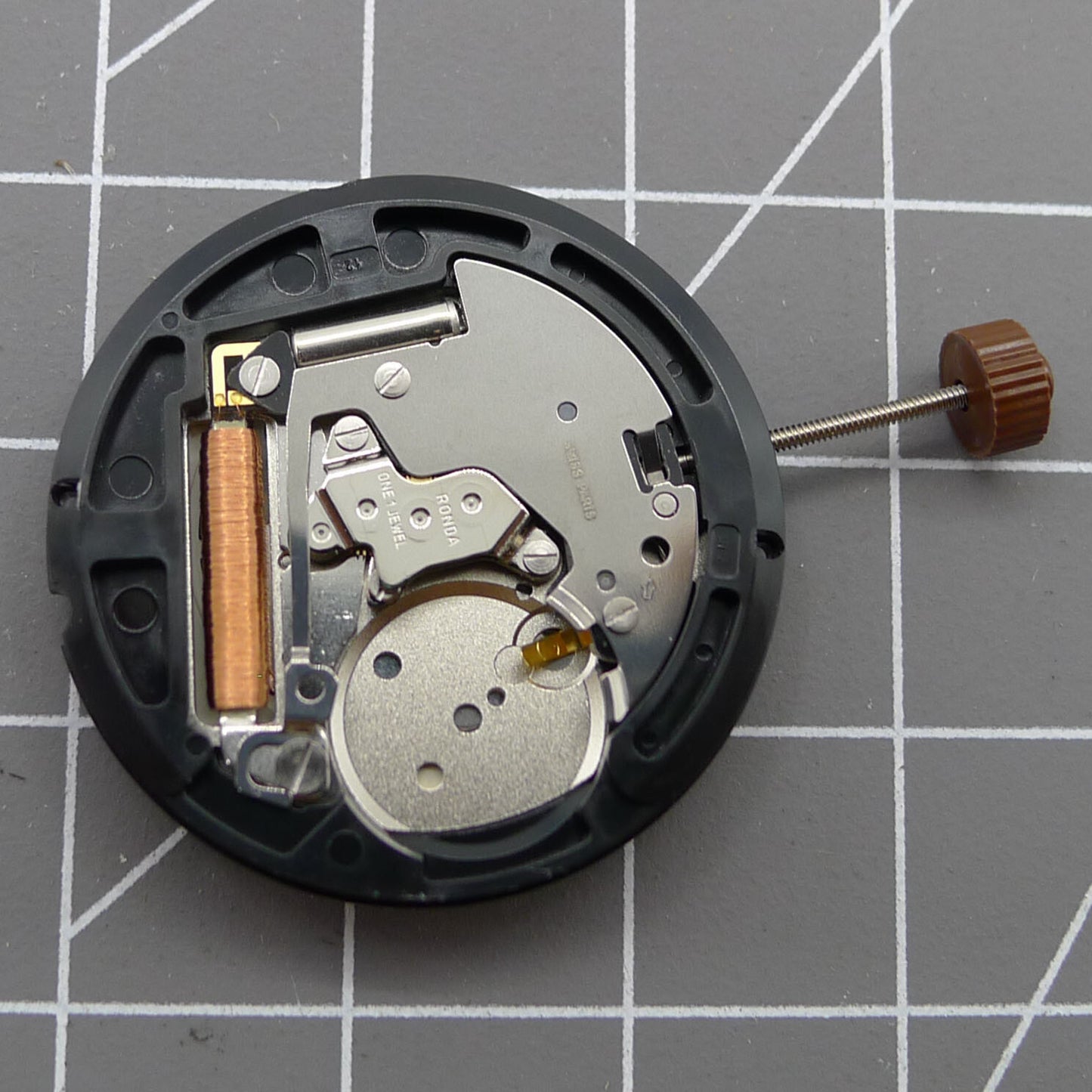 Swiss Ronda 515 quartz watch movement with date at 6 o'clock, ensuring accurate timekeeping by Ronda.