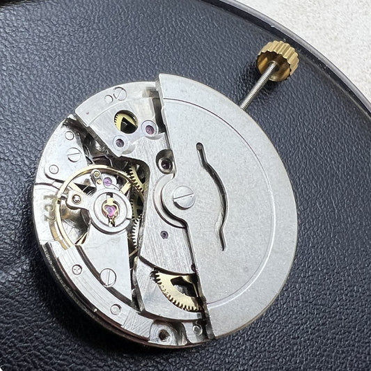 Mechanical watch with black dial, day-date calendar at 6 o'clock, 2813 movement, precision timekeeping.