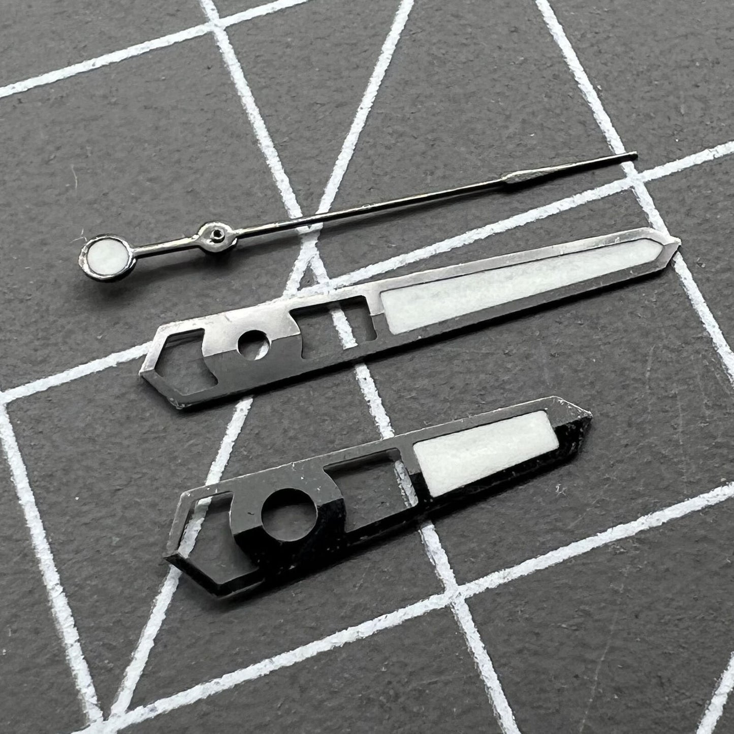 13 mm hohle schwarze Zierleisten mit blauer Leuchtmasse für mechanisches Uhrwerk NH35 NH36
