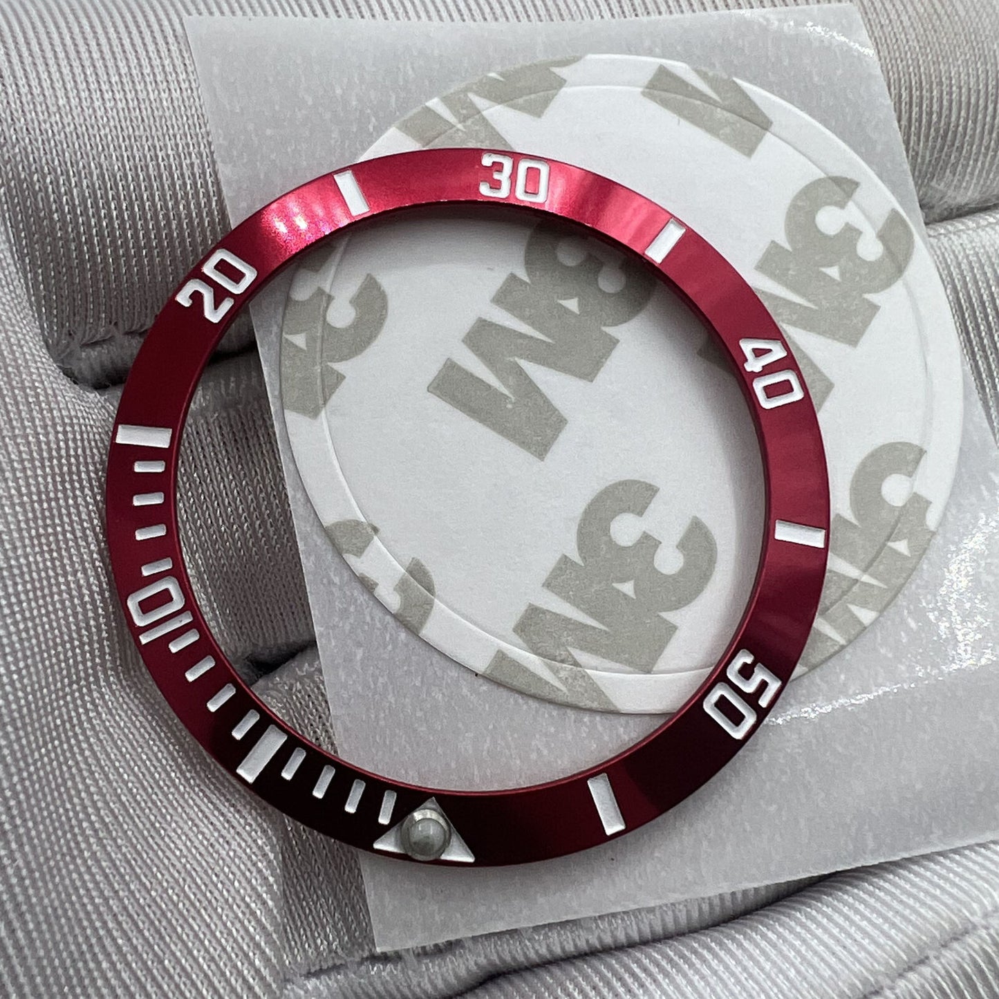 Lunette de montre 38 mm en céramique inclinée, anneau rouge, police argentée, vert, pièce de montre lumineuse