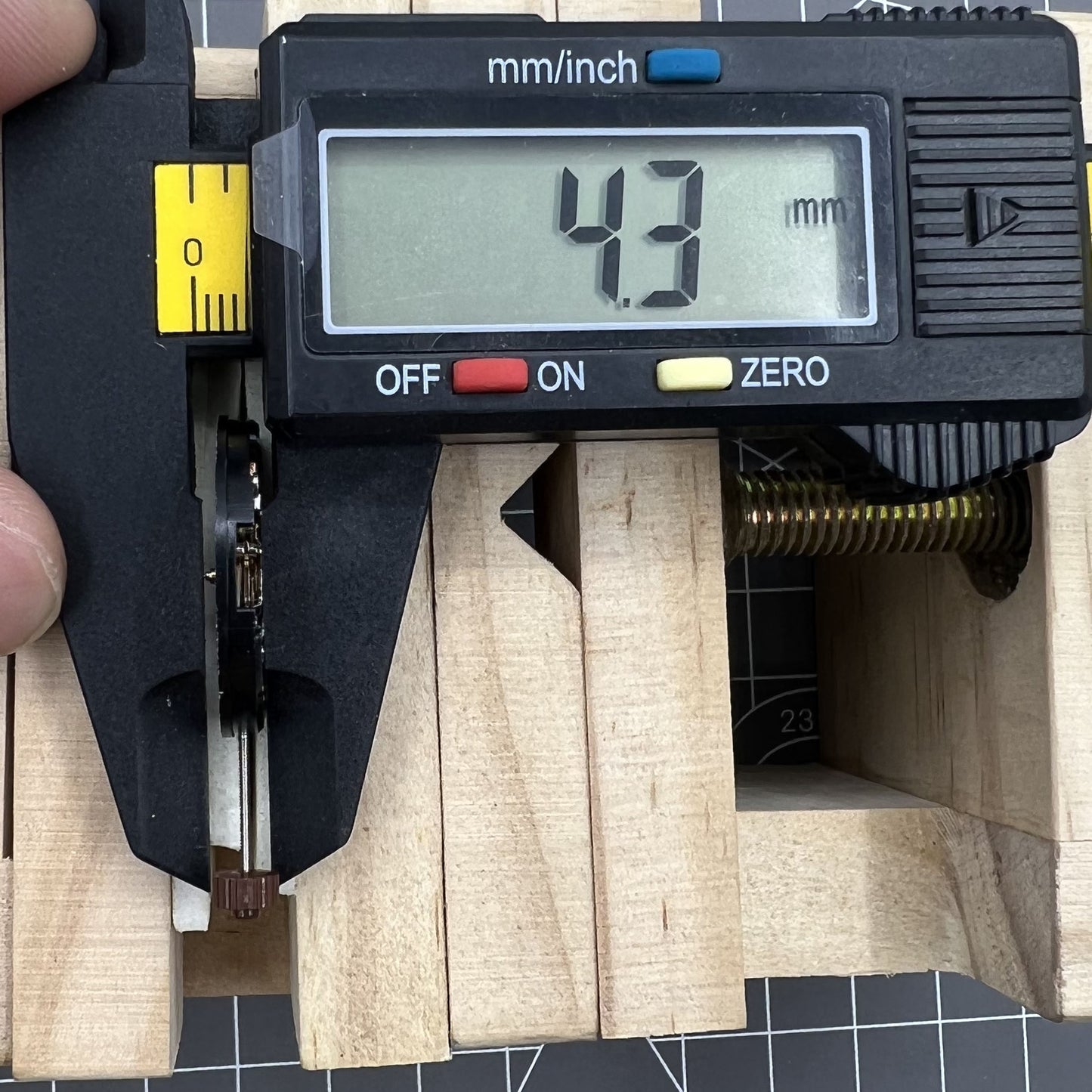 Swiss Ronda 505 quartz watch movement with date display at 3 o'clock, ensuring precise timekeeping for watch repairs.