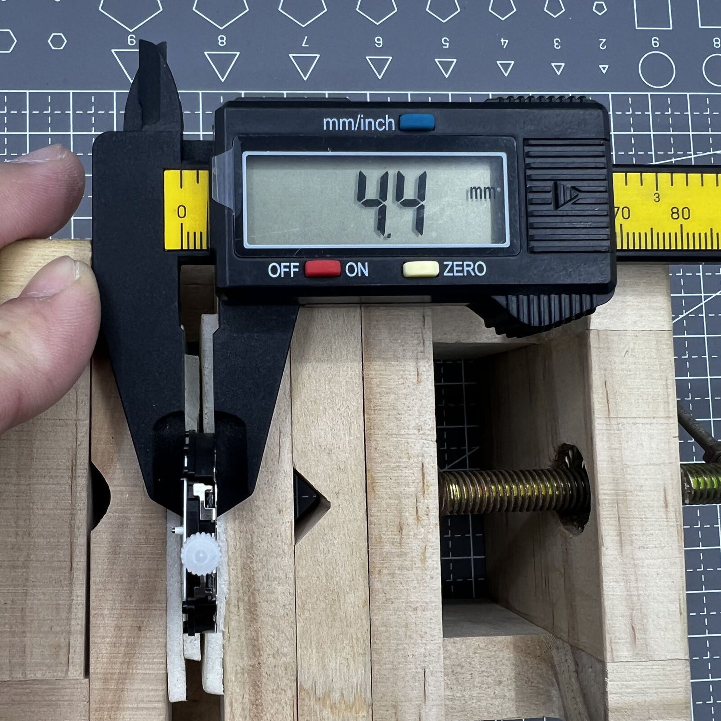 Sunon PE90 3 Hands Small Second @6@9@12 Quartz Movement