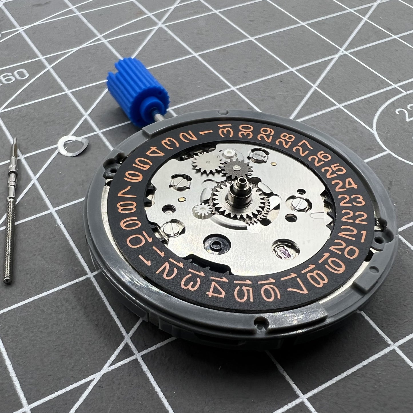 Seiko NH34 Automatik GMT Uhrwerk mit Sekundenstopp, oranger Schriftzug, f�r pr�zise Zeitmessung