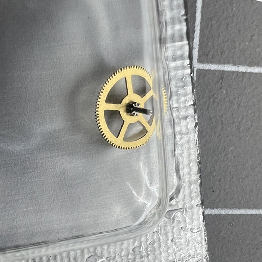 Reverser fourth wheel for Movement 8200 by Generic Fit, essential watch spare part for repairs.