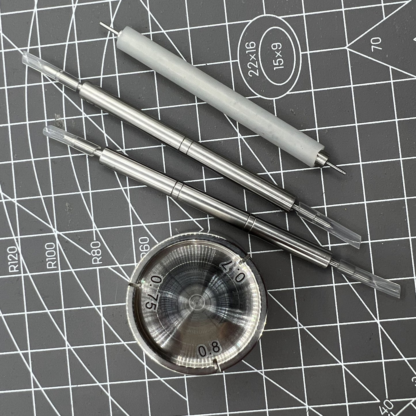 Outil de démontage de spiral de balancier pour mouvements <tc>ETA</tc> 2824/2671/2892 NH35/NH36
