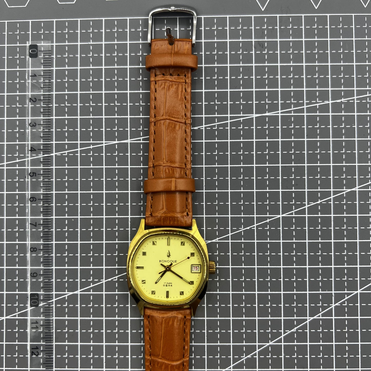 Dandong Manual Mechanical Watch 17 Jews Single Calendar Golden Dial