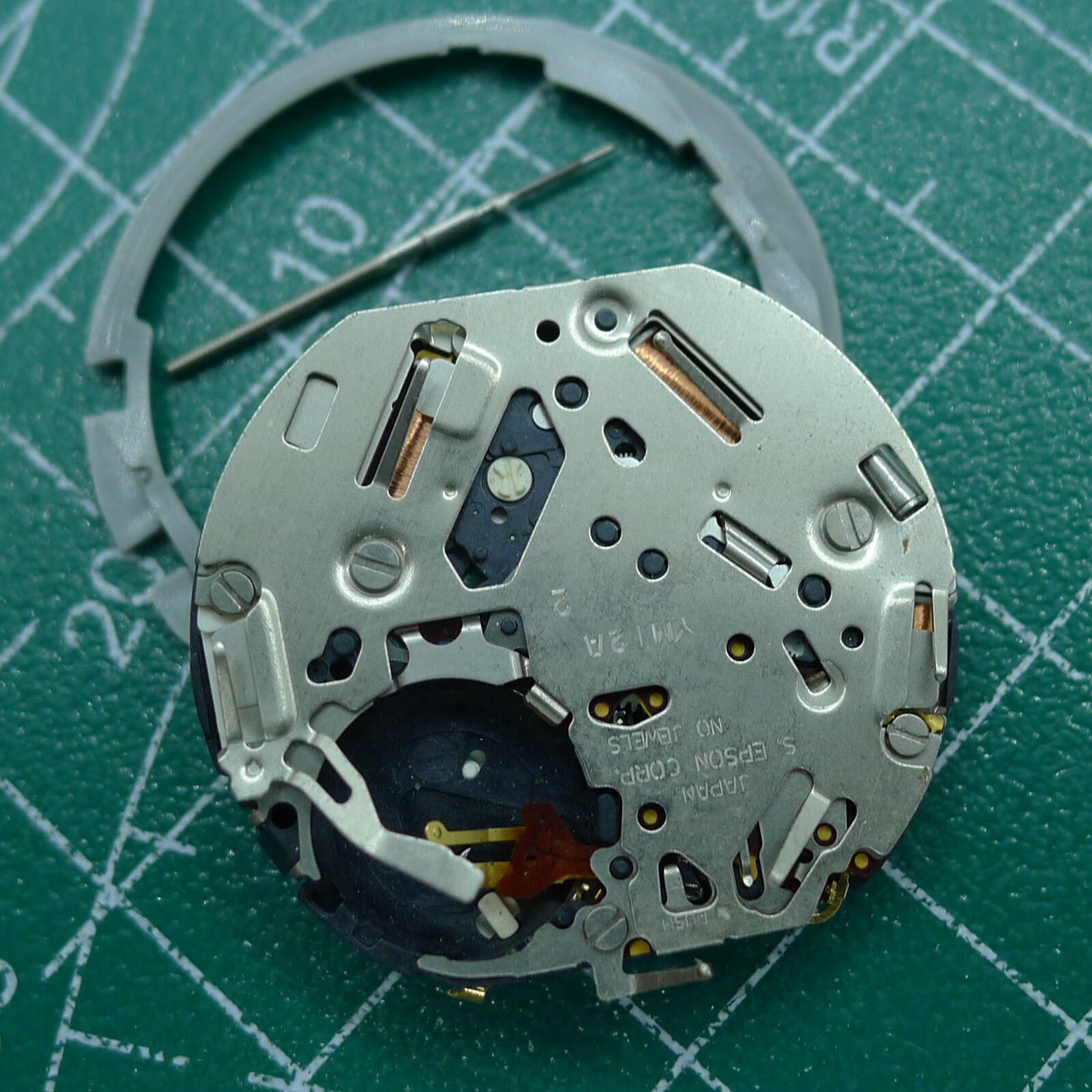 Hattori Epson TMI YM12 quartz watch movement, Japan-made for precise timekeeping and repairs.