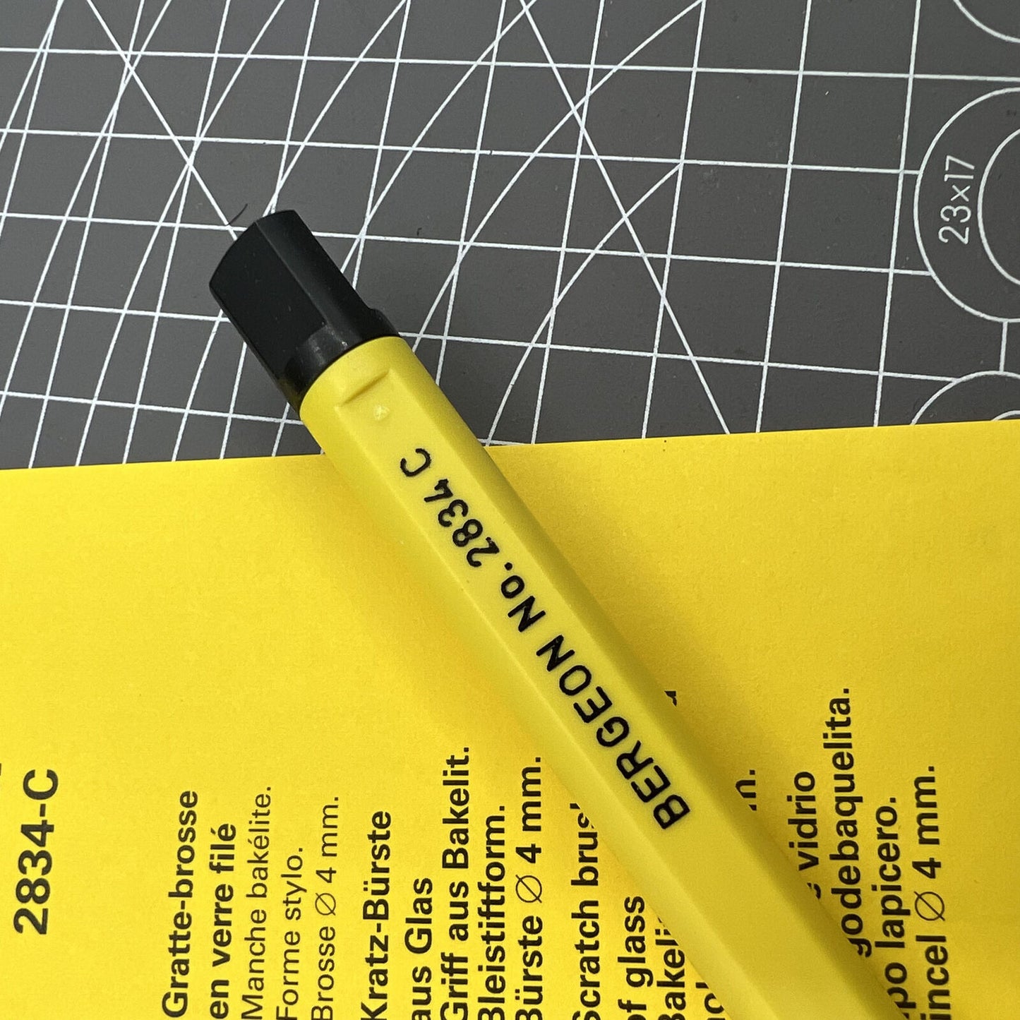 Bergeon 2834-C fibre scratch brush for delicate glass cleaning and polishing on watches.