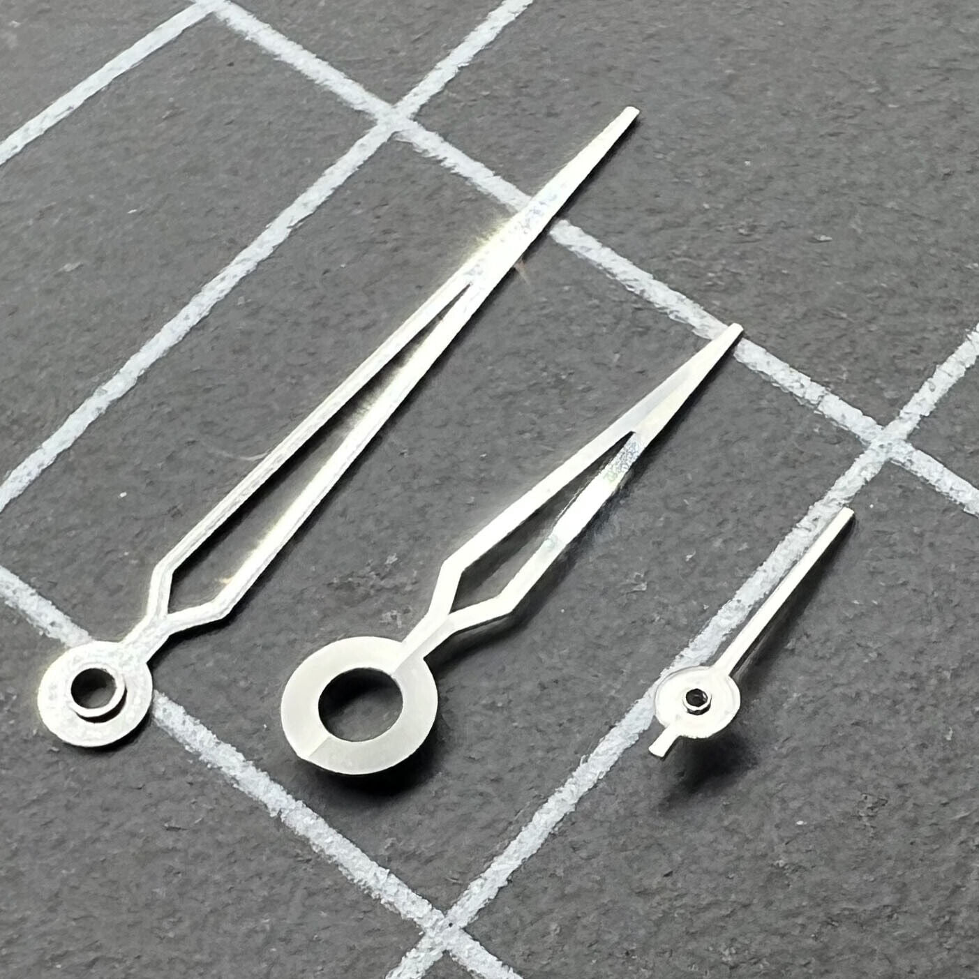 13 mm Uhrzeiger mit silbernem Rand und hohler Pfeilform für Miyota 1L45 Quarzwerk