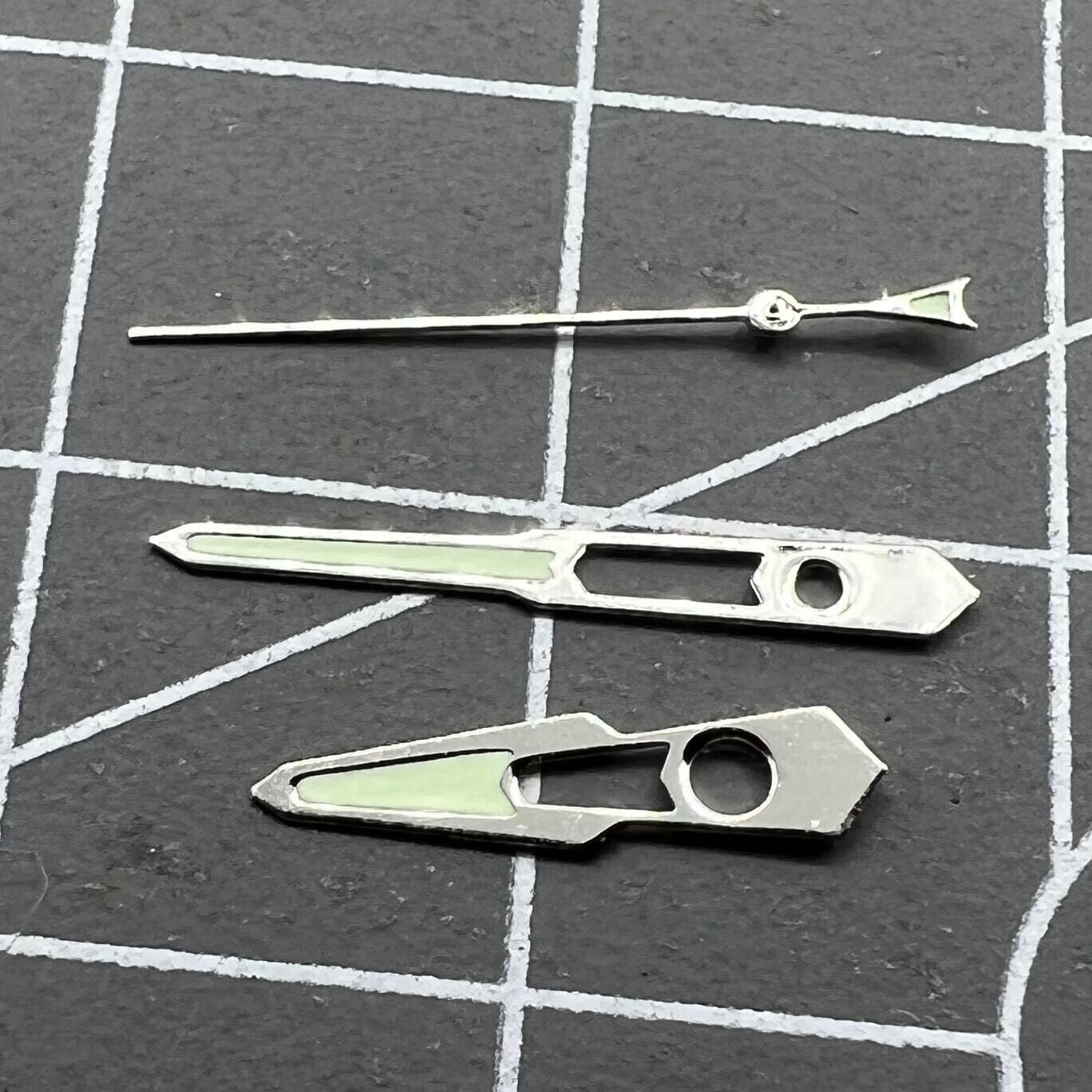 13 mm Uhrzeiger mit silberner Zierleiste, hohl, grün, Leuchtmasse für mechanisches Uhrwerk NH35 NH36