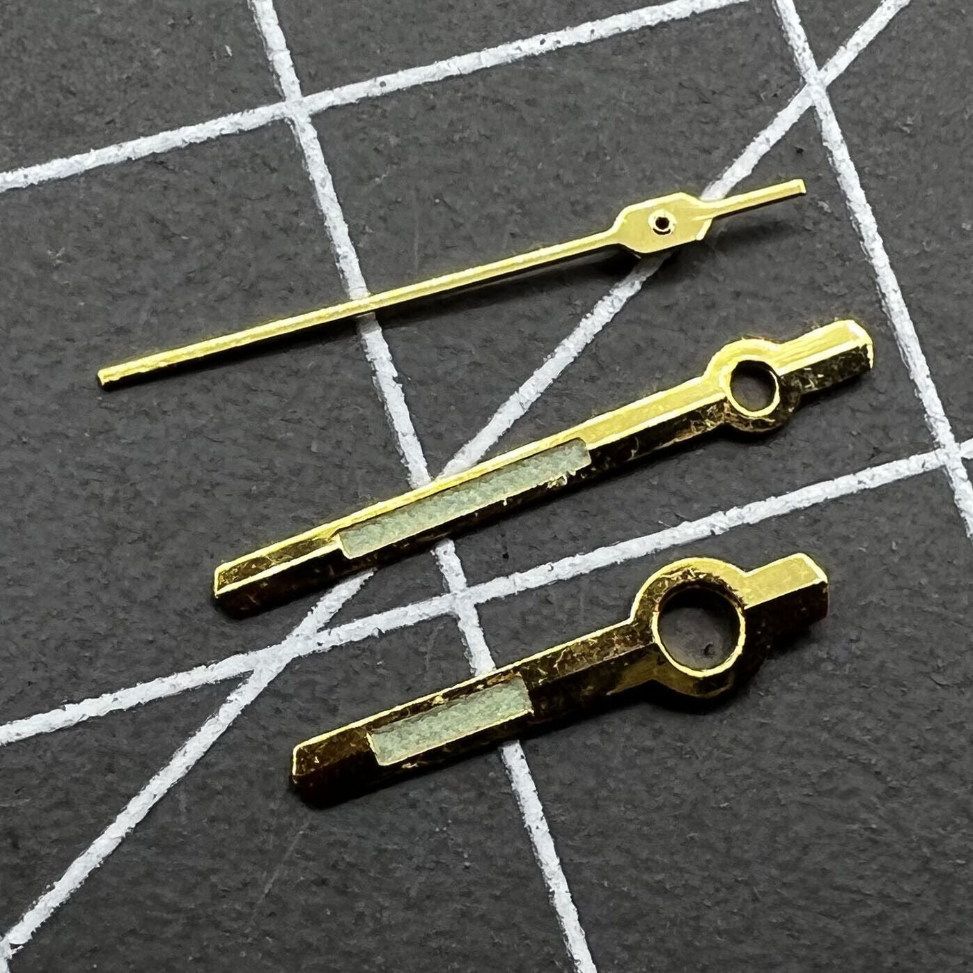 Aiguilles de montre lumineuses vertes avec garniture dorée de 11 mm pour mouvement Orient 46941 46943