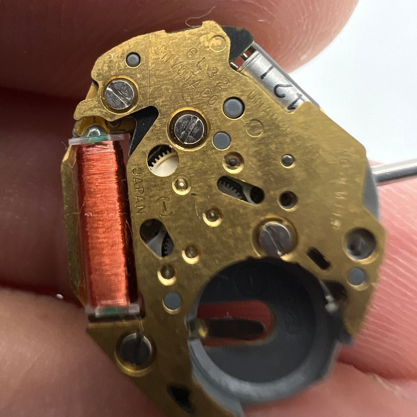 Citizen Miyota 6L32 quartz movement with 3 hands, ensuring precise timekeeping in watch accessories.