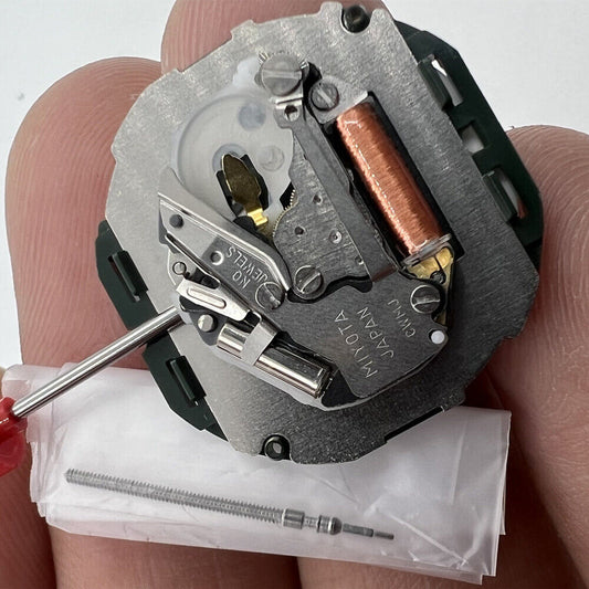 Quartz movement Miyota 2115 with 3 hands and date at 3, reliable watch component for precision timekeeping.
