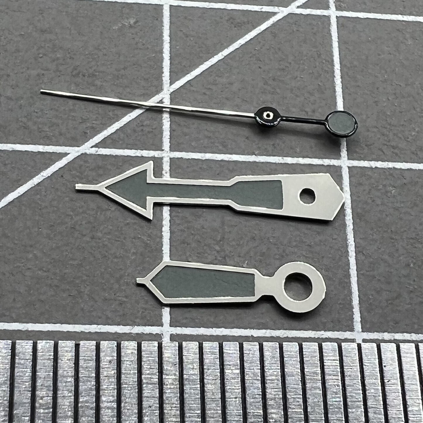 Silver-trimmed 12.5mm watch hands with black paint and green lume for NH35 movement
