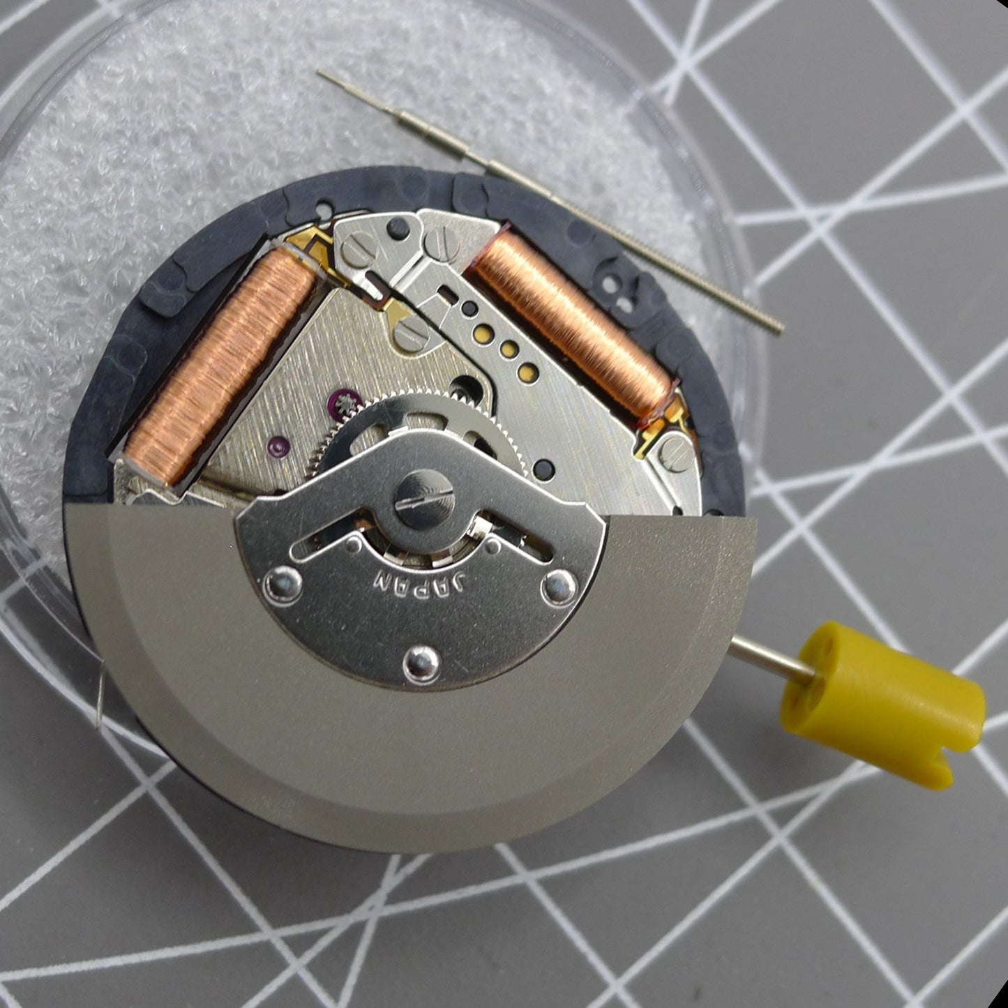 Japan Made Hattori Epson TMI YT58B quartz watch movement featuring precision gears for accurate timekeeping.