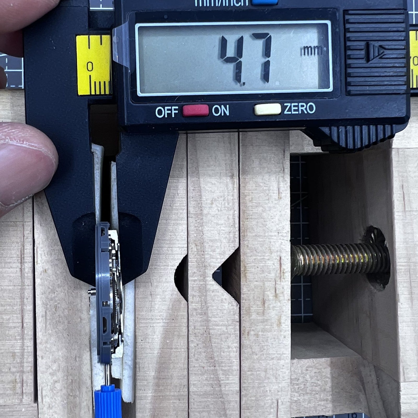 Seiko NH35 automatic watch movement with white dial, precise timekeeping, ideal for watch repairs.