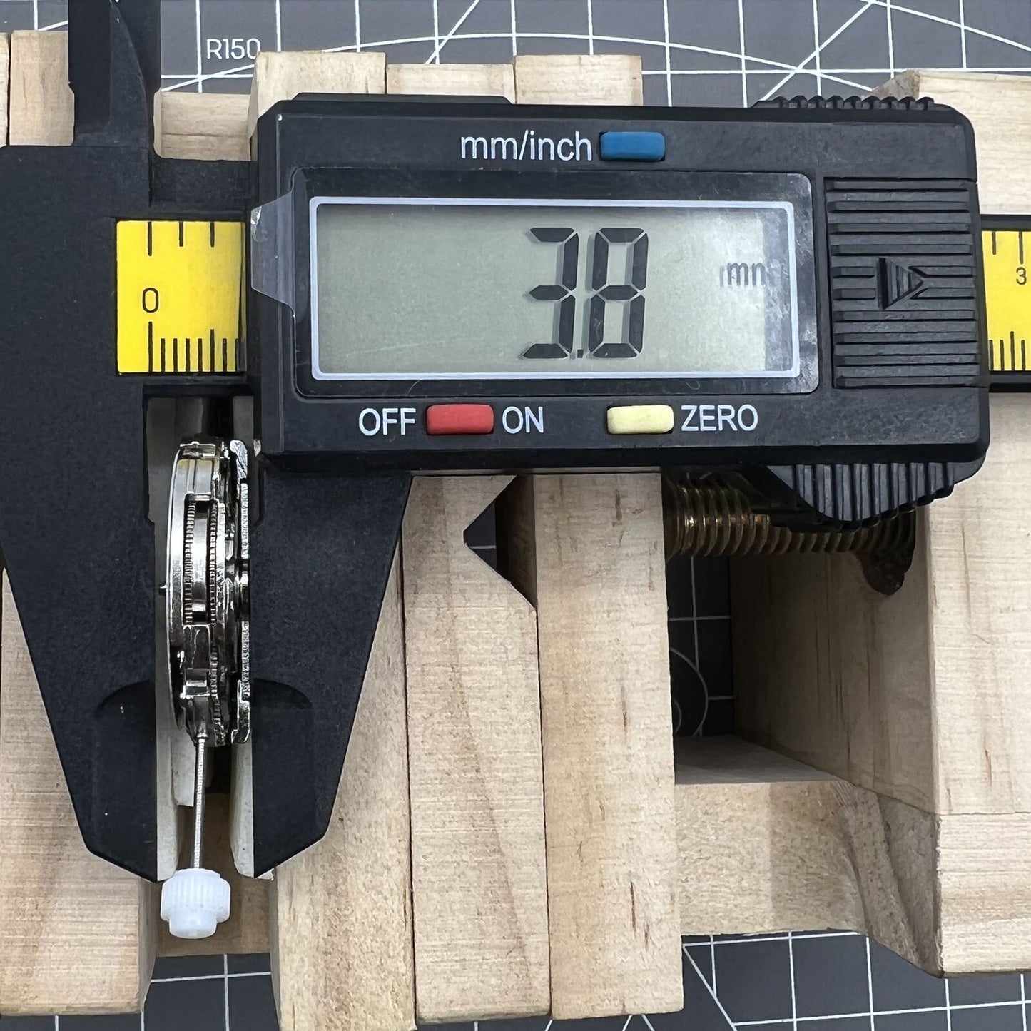 2813 Automatic mechanical watch movement with day-date, ideal for precise repairs and replacements.