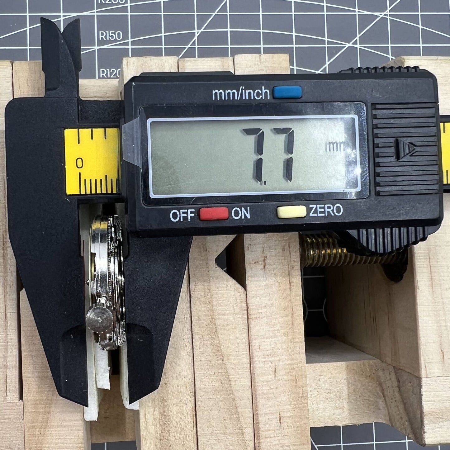 Tianjin T16 polished automatic watch movement, precise 8200 series replacement for mechanical watches