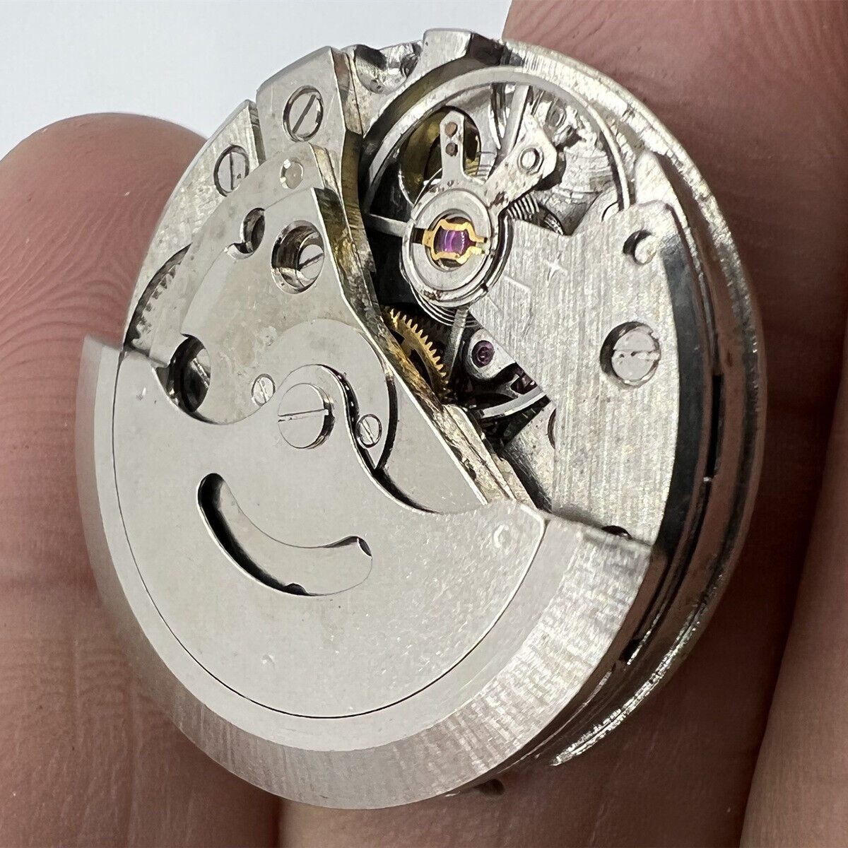 China Made automatic mechanical watch movement for watchmaking training and disassembly practice.