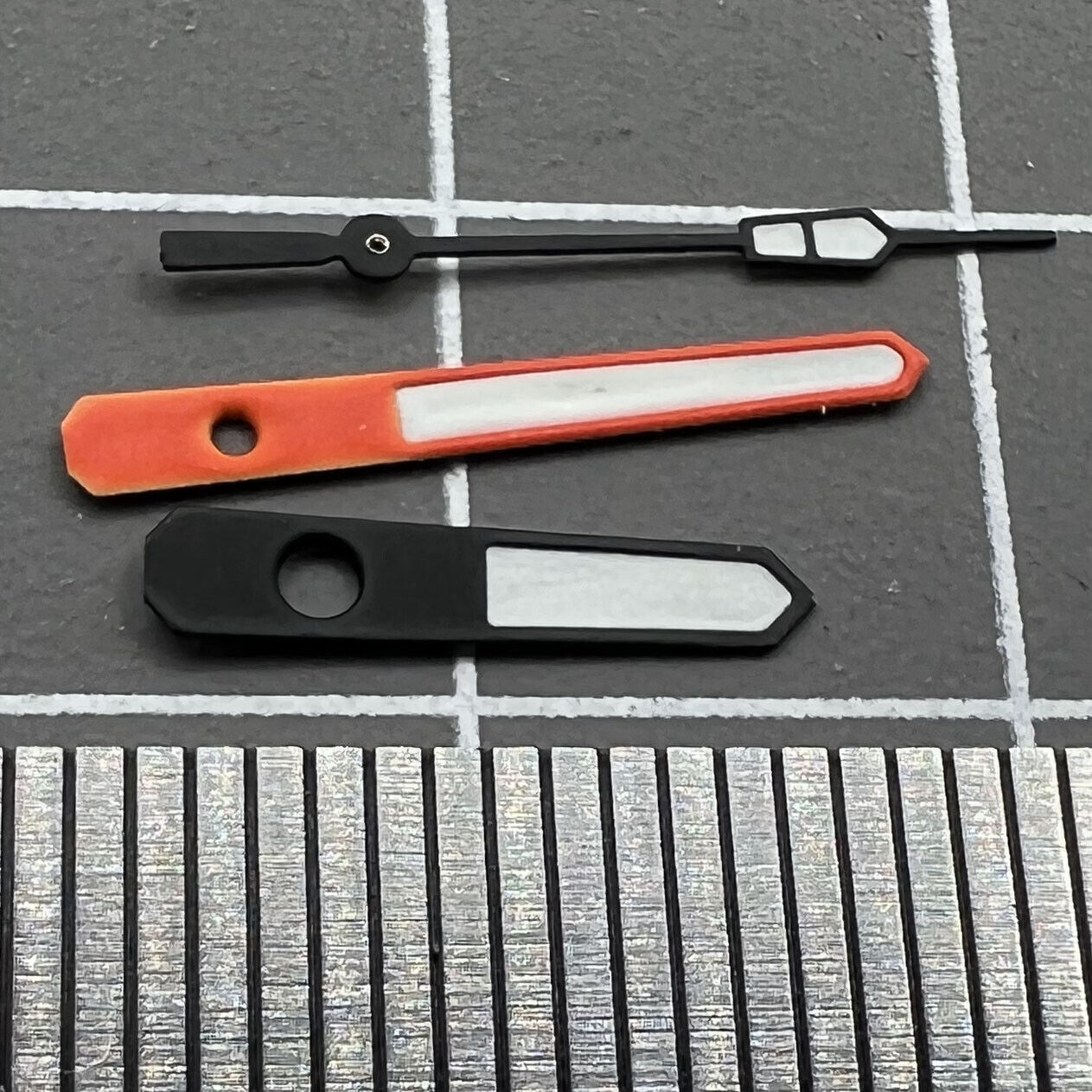 13 mm C3 Green Lume SKX MOD Tauchen Schwarz + Orange Trim Uhrzeiger für NH35/36