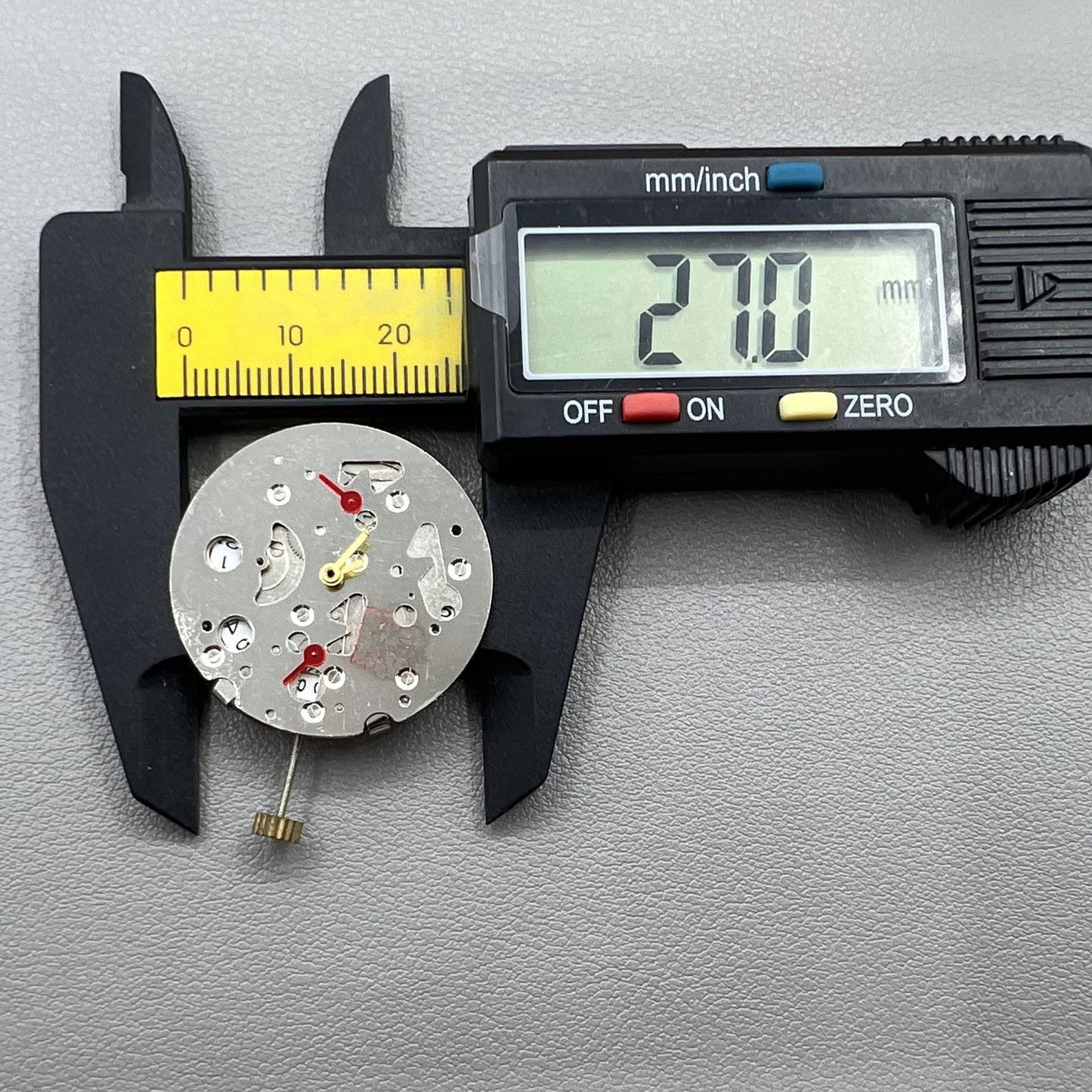 China Made 7120 Mechanical Movement Second Hands At 3/6/9 3 Hands Date At 3