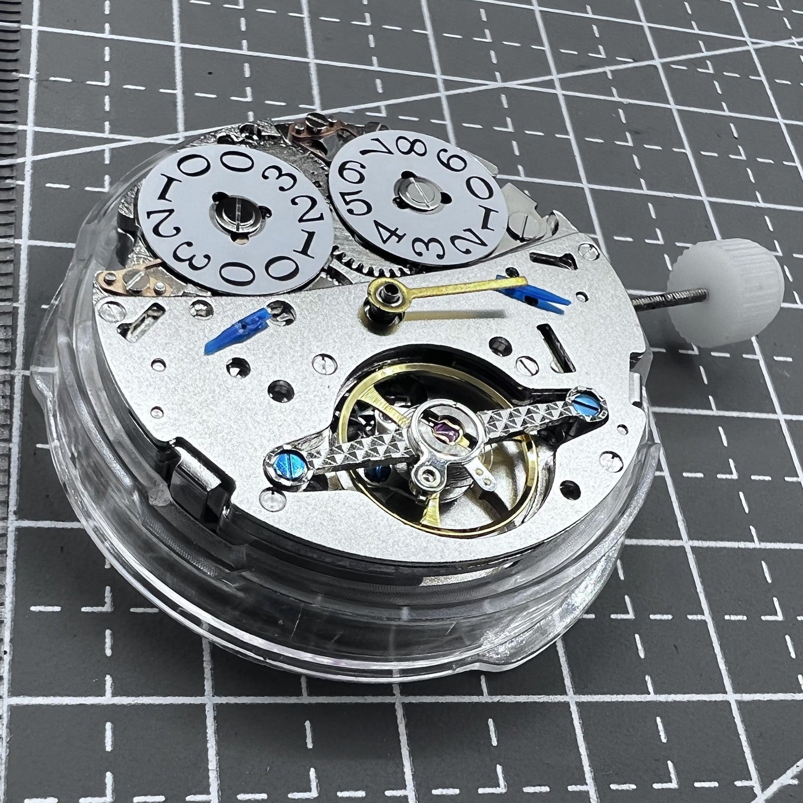 LB20 multifunctional watch with automatic movement and date at 12 o'clock in sleek design