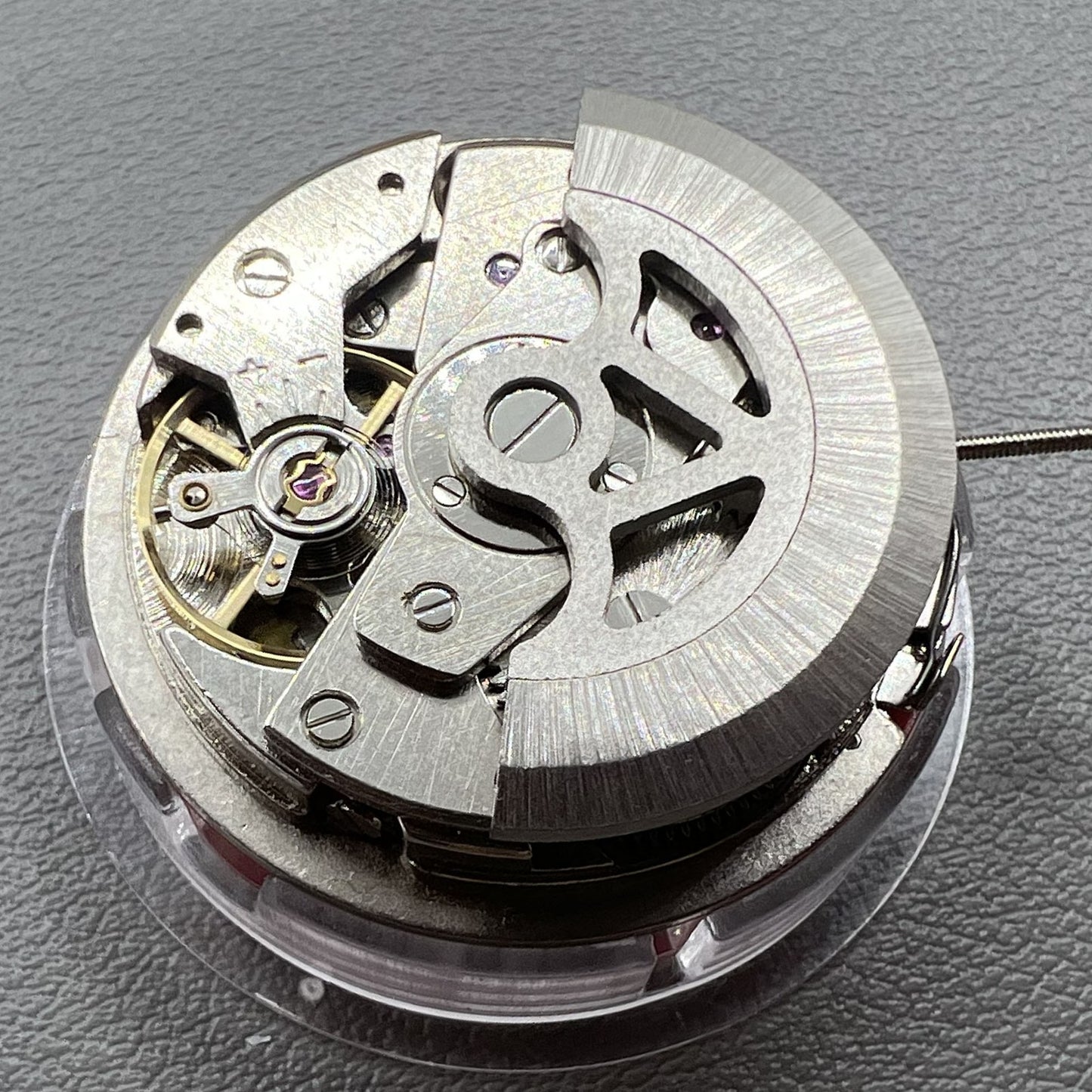 China Made 7120 Mechanical Movement Second Hands At 3/6/9 3 Hands Date At 3