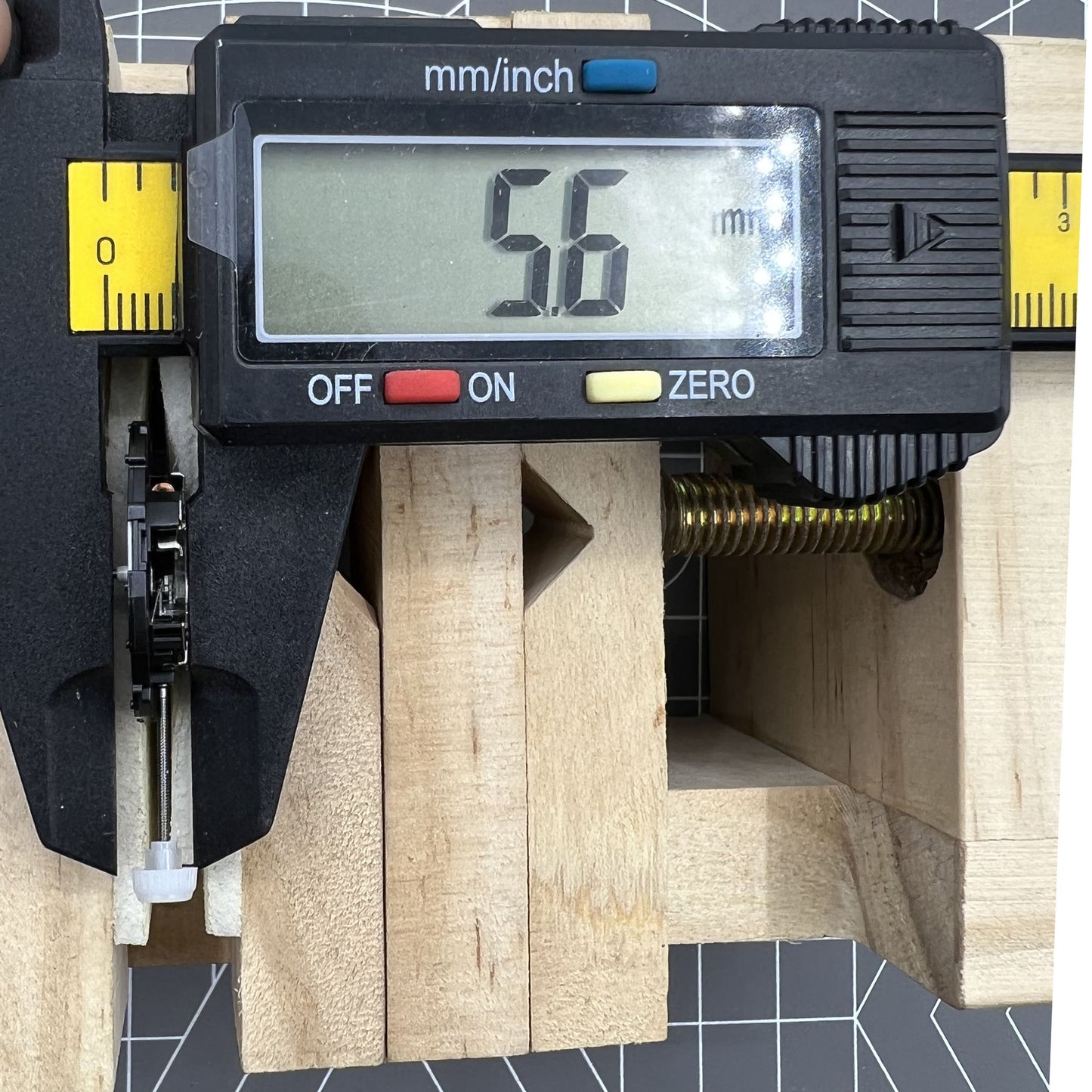 Sunon PE46 2 Zeiger mit Datum Uhren Quarzwerk Datum bei 3