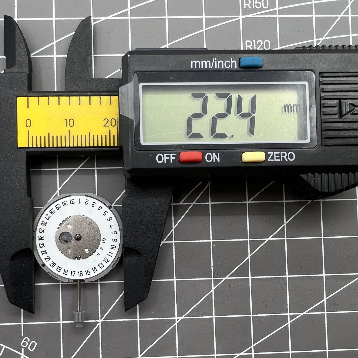 Miyota GM12 Japan Quartz Movement Date at 6 Japan Made Movement