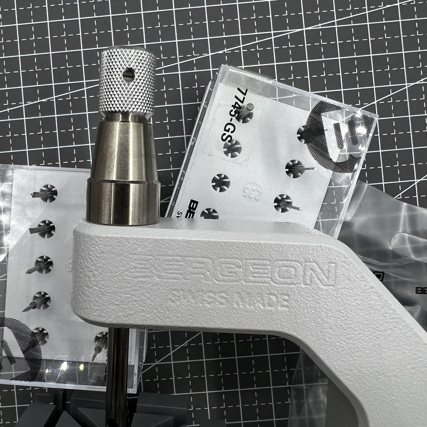 Presse-épingle pour bracelet de montre Swiss Bergeon 7745-100