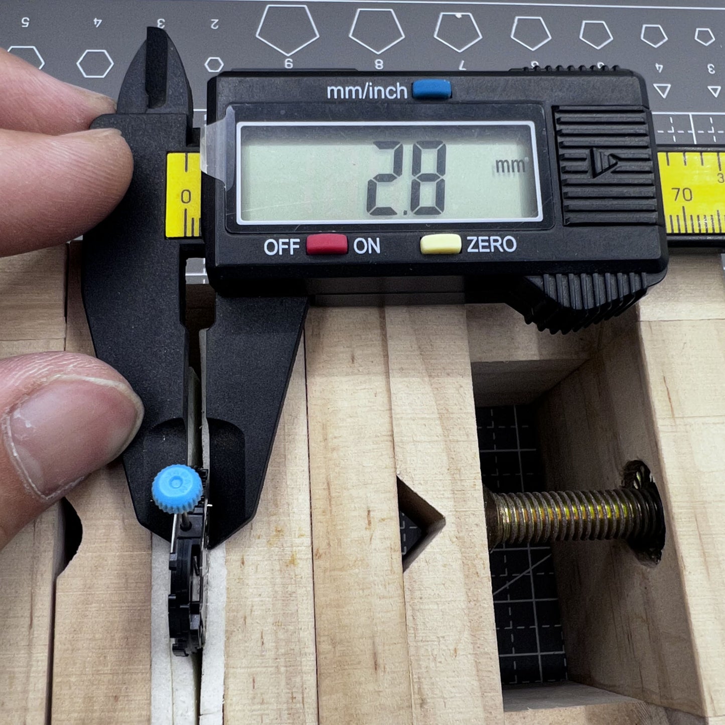 Japan 5F10B Quarzuhrwerk mit 3 Zeigern Uhrwerk