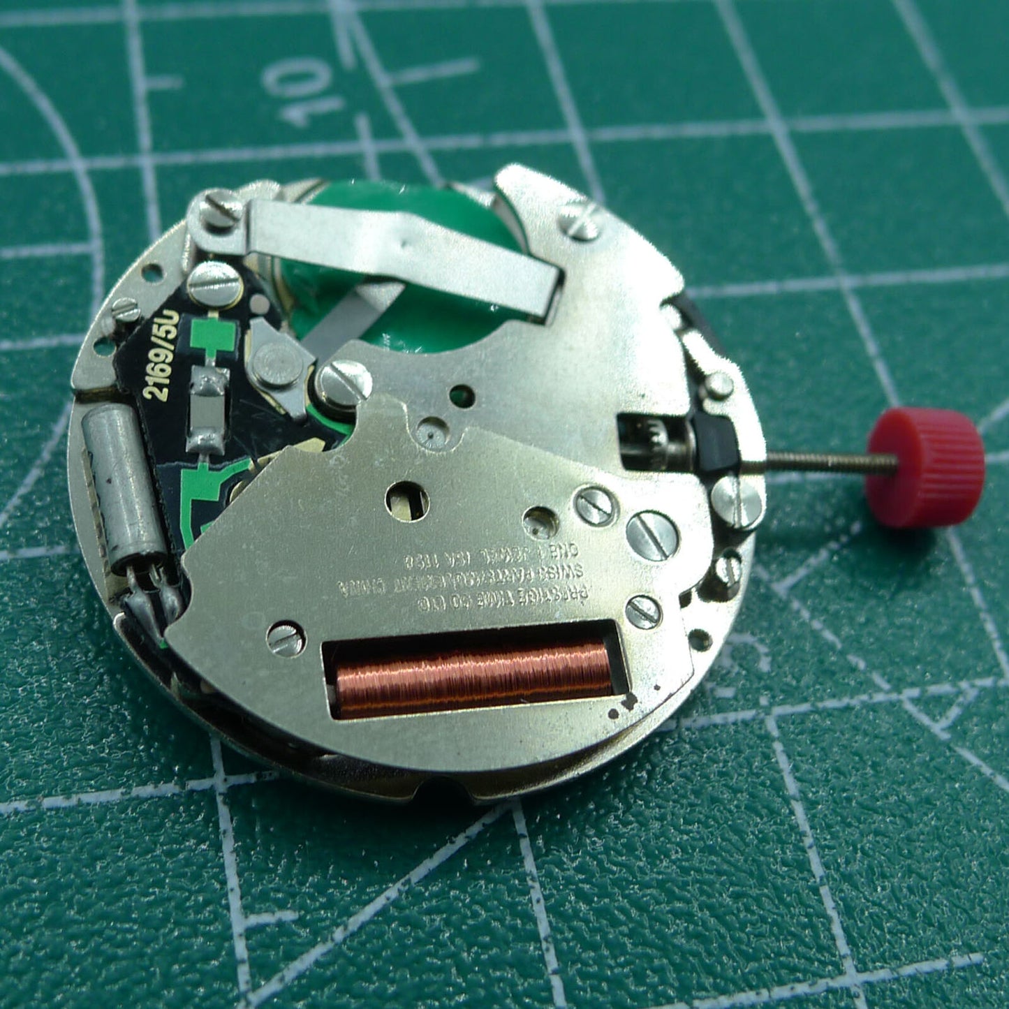 Wholesale ISA 1198 Quartz watch featuring Swiss moon and star phase dial with elegant accessories.